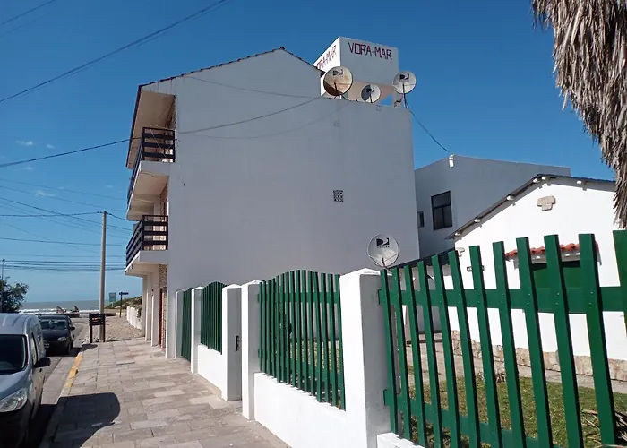 Amplia Casa Con Fondo Y Estacionamiento A Metros Del Mar